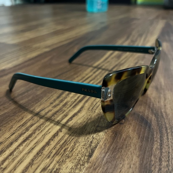 PRADA PR 08VS CATWALK sunglasses women’s - Picture 1 of 4